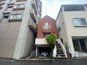 広島市中区広瀬北町の中古住宅の外観写真です
